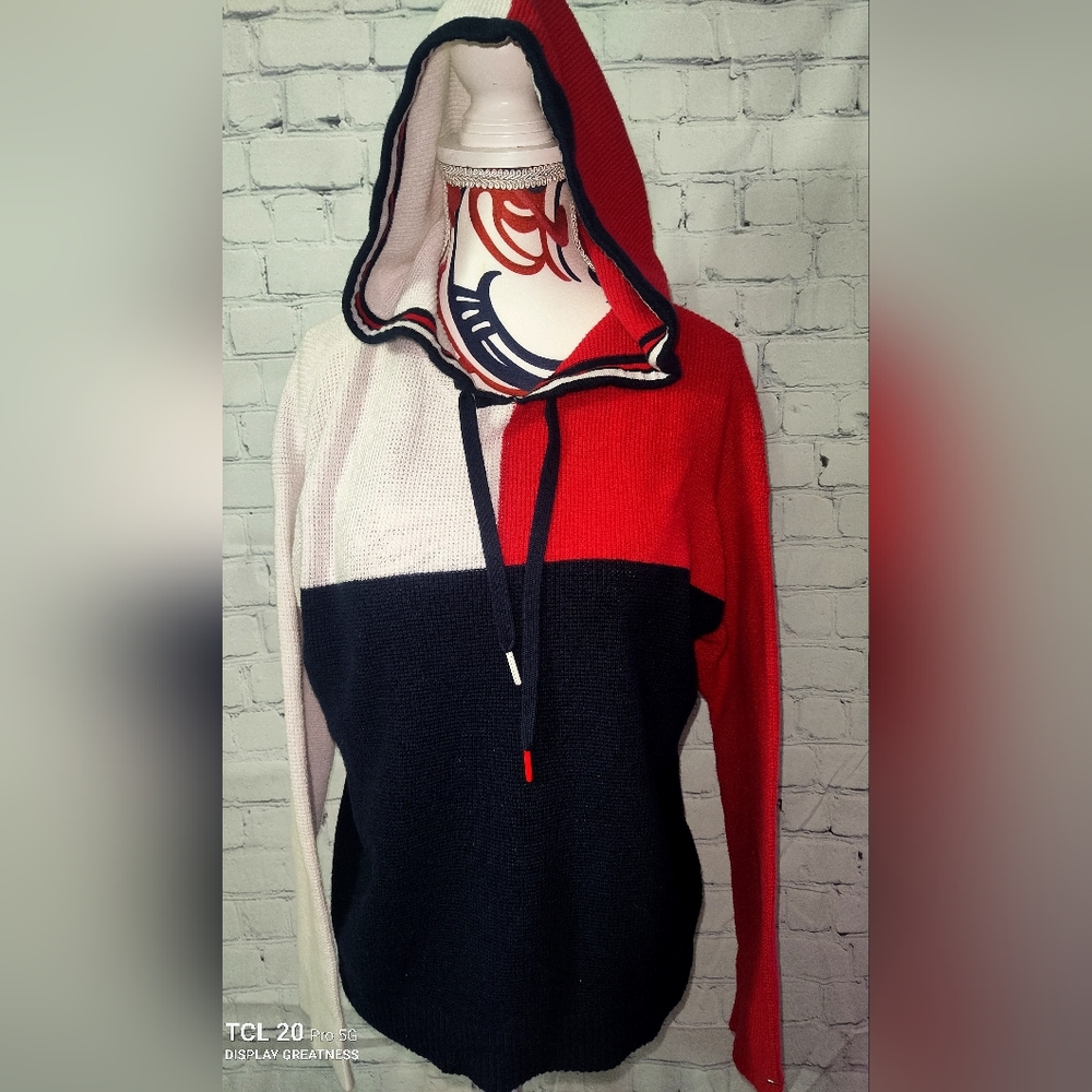 Tommy Hilfiger hoodie size small